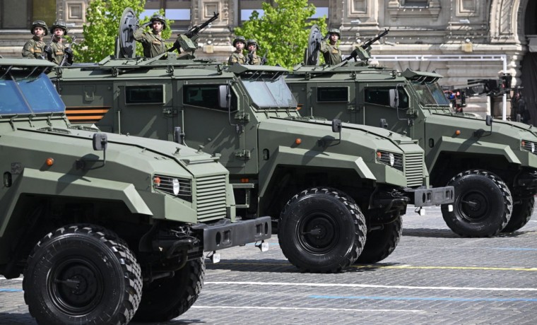 Бронеавтомобили "Ахмат" приняли участие в параде Победы в Москве.