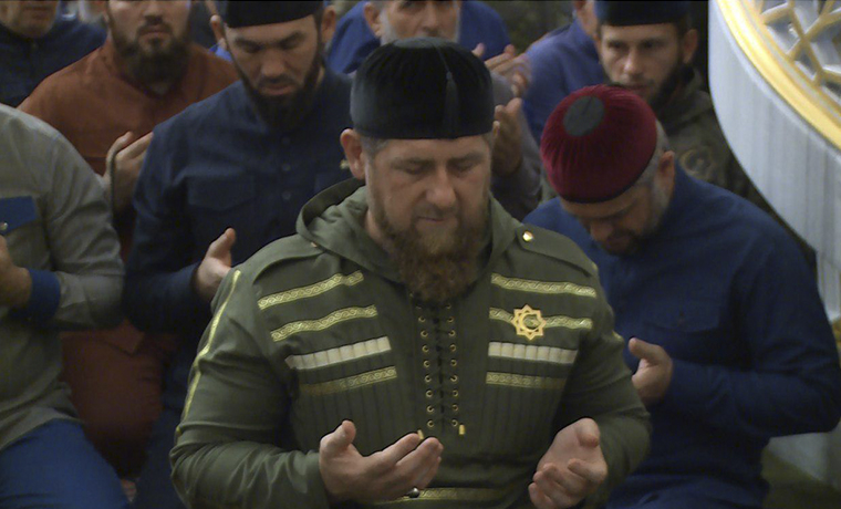 Кадыров намаз