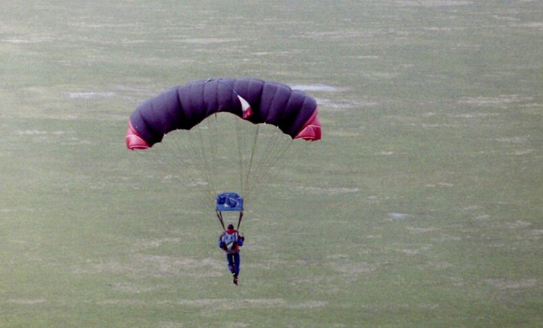 В Чеченской Республике во время соревнования погиб парашютист